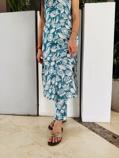 Teal A-Line Kurta Set with Botanical Print, Pockets & Detachable Sleeves